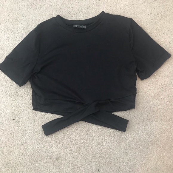 Hey everyone I am selling a Urban top never worn. - Picture 1 of 1